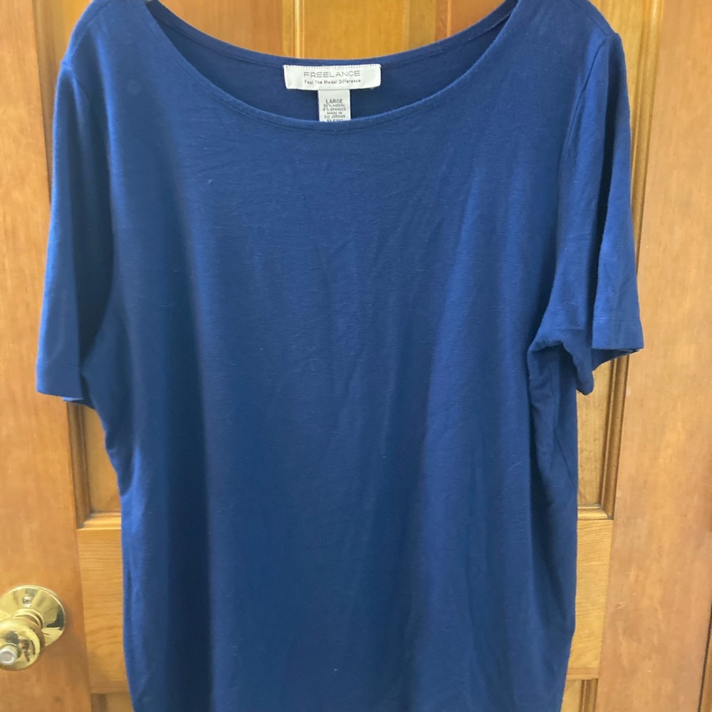 Liquid knit large blue top short sleeves